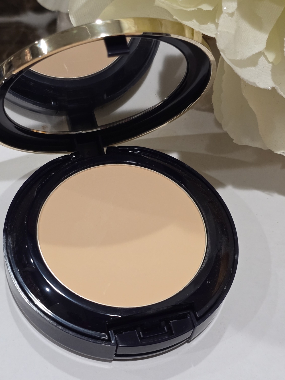 Estee Lauder Double Wear Pressed Compact Powder In 1W2 Sand